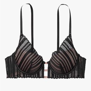 VICTORIA'S SECRET Luxe Lingerie
Lace Lightly Lined Plunge Bra in
Black 38DD